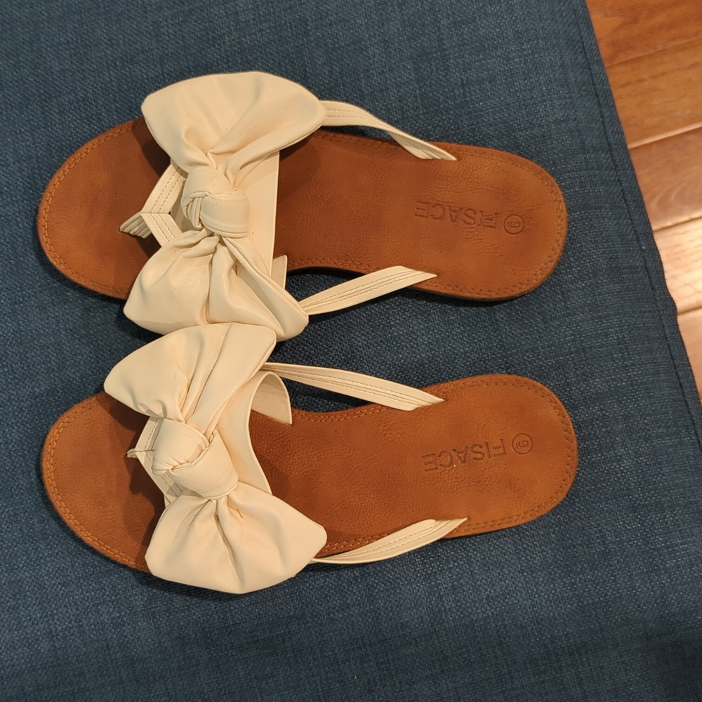 White bow flat sandal